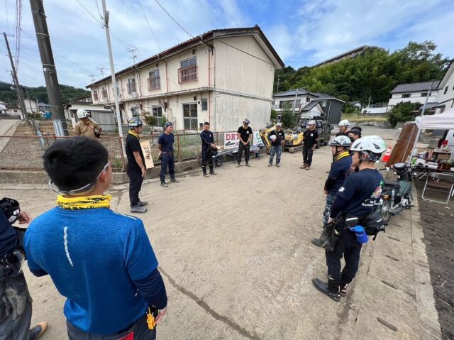 9/26 いわき市

いくつかのグループに分かれそれぞれ活動
・重機×ダンプのペアで土砂搬出
・スコップで土砂出し
など

暑さも和らぎ、だいぶ活動しやすいコンディションでした。

いわき市での活動もまだまだ続きます！
皆様ご協力をお願いします。

#日本財団災害支援
#drtjapan 
#def_tokyo
#open_japan 
#jfe韋駄天 
#drt_yamagata
#プロボノ消防志
#消防志
#消防士の休日