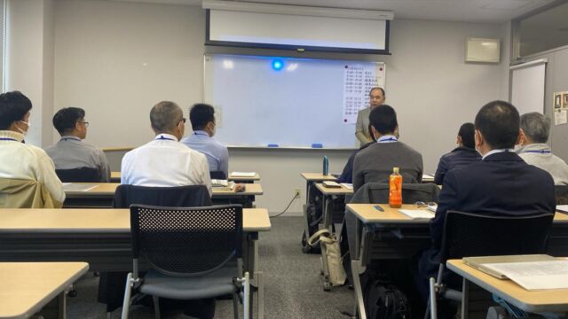 本日、明日と日本消防ピアカウンセラー協会が主催するピアカウンセラー養成講座の指導員としてお手伝いさせて頂きます。
北は青森健、南は広島県からご参加頂いております。
消防職員は惨事に遭遇しやすい環境にあります。
また、ストレスの多い近年情勢。
仲間同士でケアし合い、豊かな人生を歩めるお手伝いができればと思っております。
また、昨日発売されました「Jレスキュー」にも取り上げて頂きましたので、購読して頂けたら何よりです。

#惨事ストレス
#ピアカウンセラー
#日本消防ピアカウンセラー協会
#消防士
#ピアサポート
#jresucu